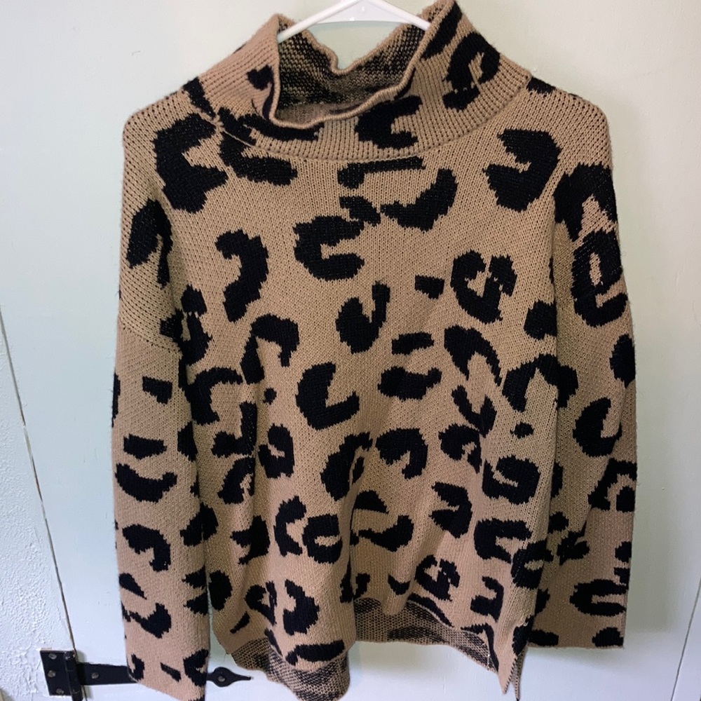 DKNY leopard print sweater size Medium